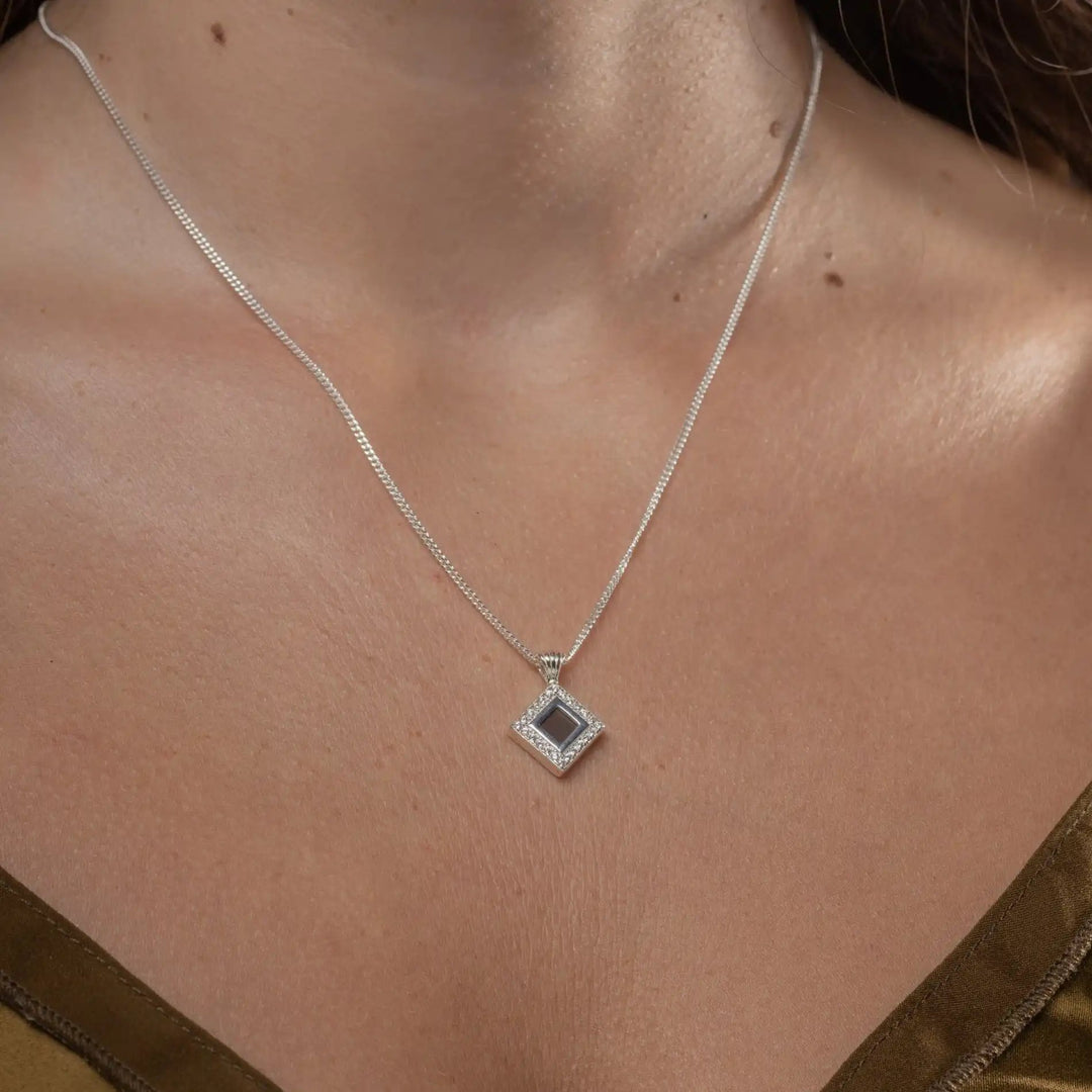 Bond Necklace - Jewelry with the Bible